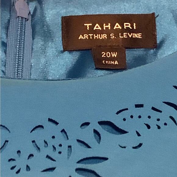 Tahari Mini Dress Short Sleeve Laser Cut Geometric Pattern Bright Blue Size 20W - Picture 4 of 7